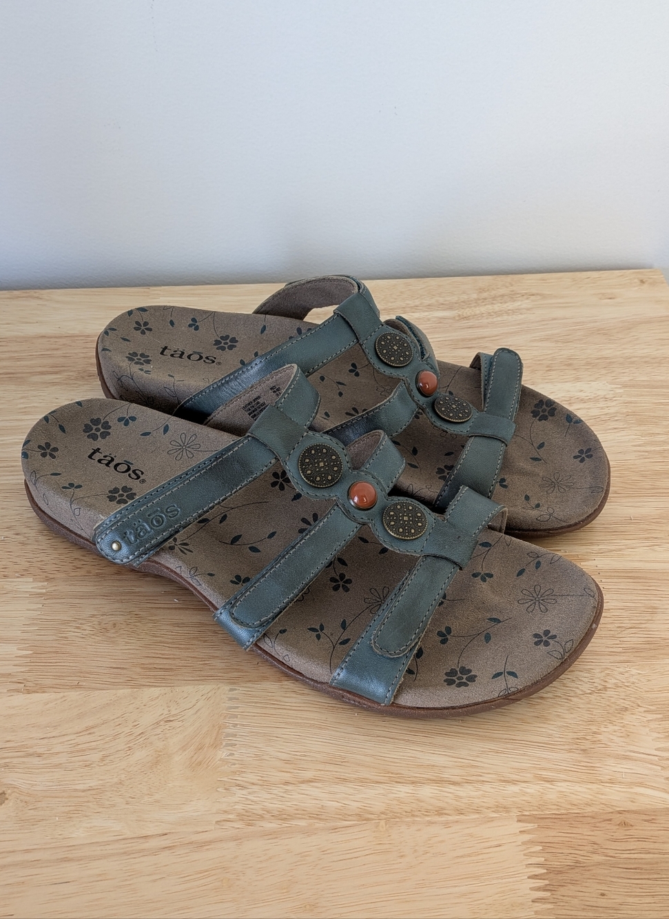 Taos Prize 3 Strappy Adjustable Beaded Leather Sandals Size 9 Arch Support